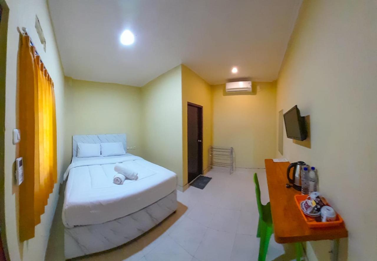 Fx72 Labuan Bajo Hotel Exterior photo