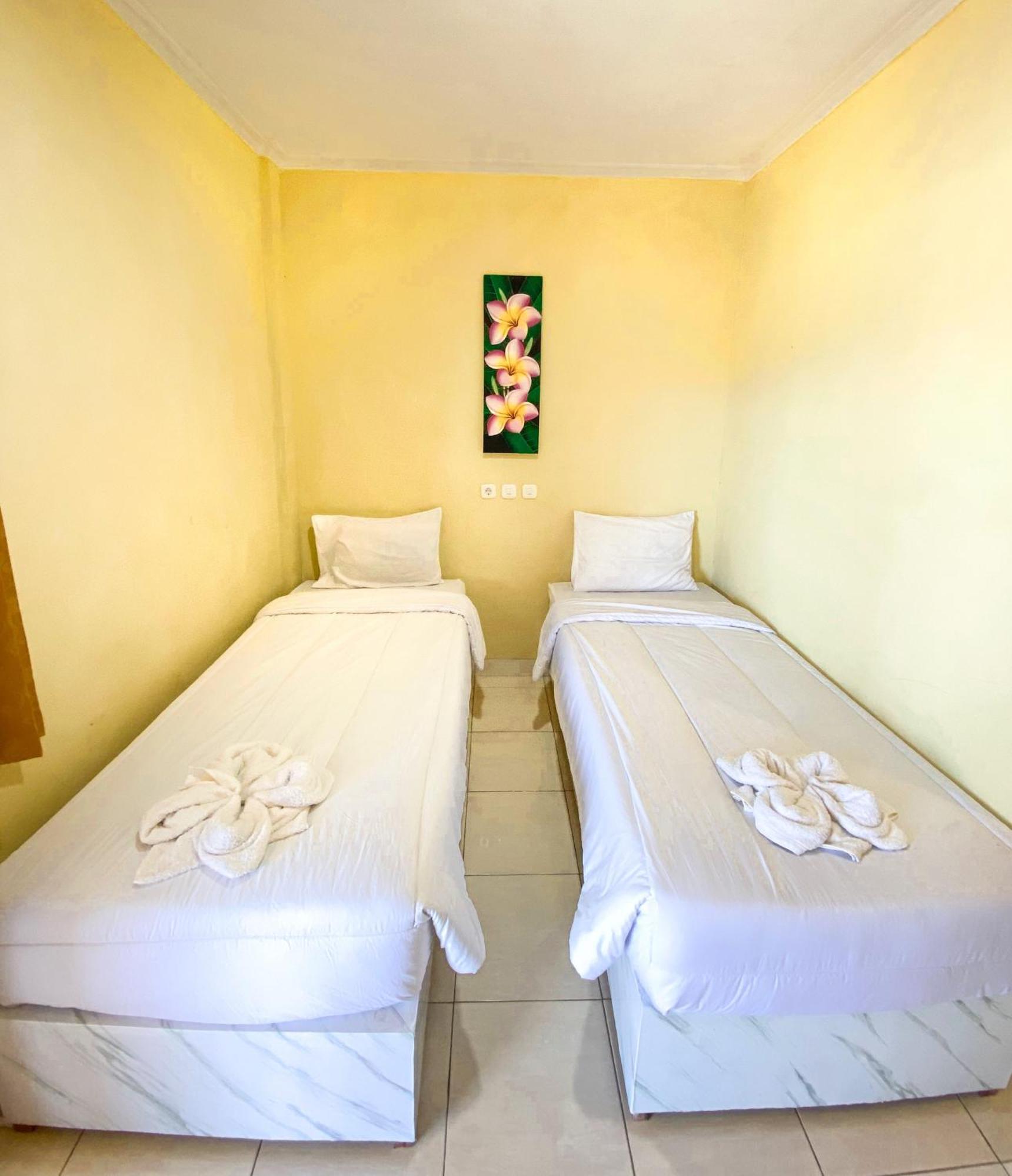 Fx72 Labuan Bajo Hotel Exterior photo