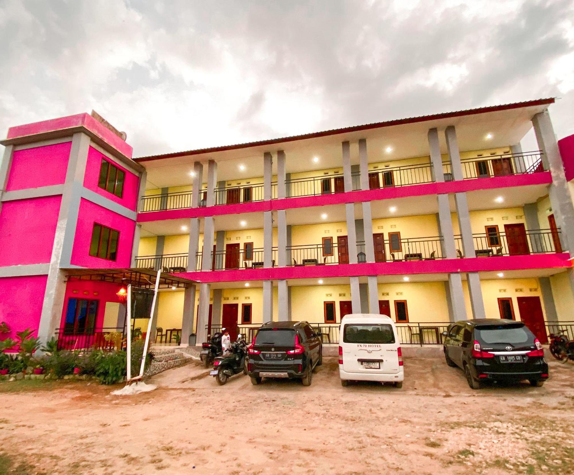 Fx72 Labuan Bajo Hotel Exterior photo